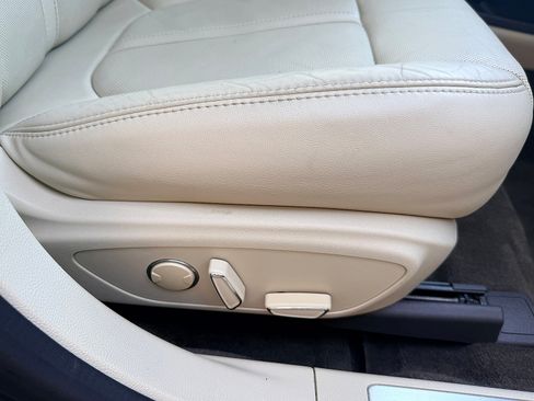 Used 2013 Lincoln MKZ AWD image 32