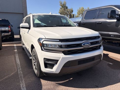 Used 2024 Ford Expedition Max XLT RWD image 3
