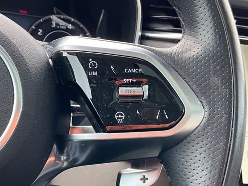 Used 2021 Jaguar XF R-Dynamic SE image 15