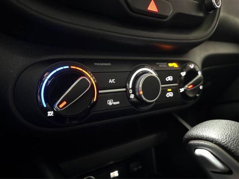 Used 2023 Kia Soul LX w/ Option Group 015 FWD image 22