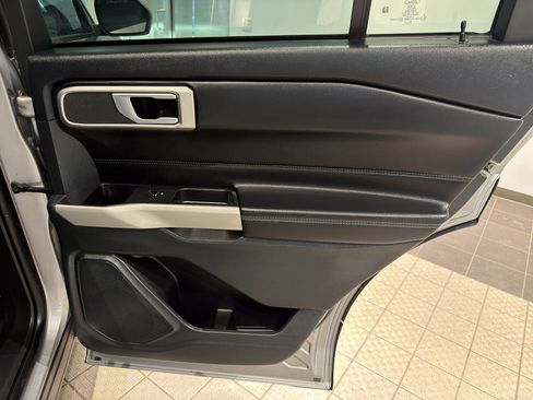 Used 2023 Ford Explorer XLT RWD image 23