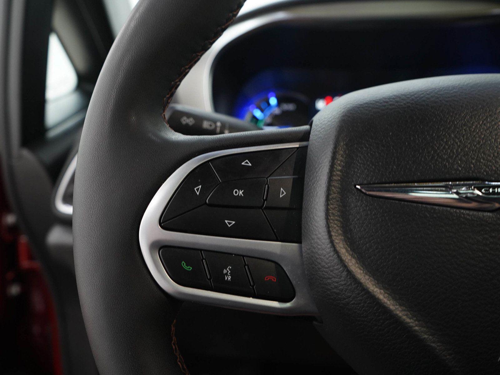 Used 2025 Chrysler Pacifica Pinnacle FWD image 27