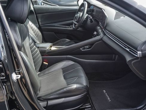 Used 2023 Hyundai Elantra Limited FWD image 13
