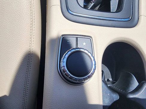 Used 2017 Mercedes-Benz GLA 250 4MATIC image 24