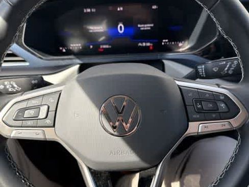 Certified 2024 Volkswagen Taos SE image 12