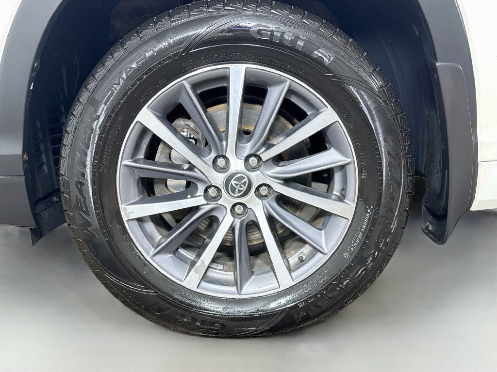 Used 2018 Toyota Highlander XLE AWD/4WD image 40