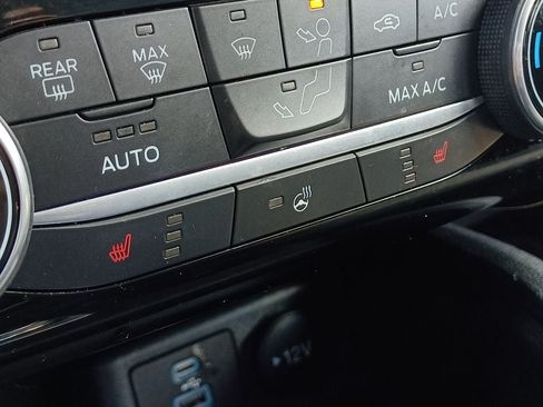 Used 2022 Ford Escape SE w/ Cold Weather Package AWD/4WD image 18