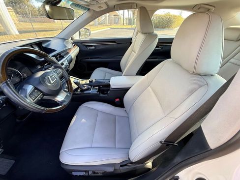 Used 2016 Lexus ES 350 w/ Premium Package w/Wood Trim image 5