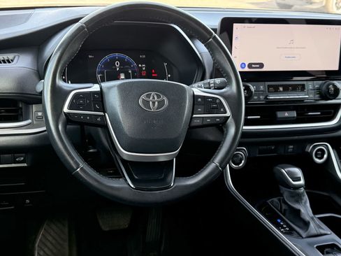 Used 2025 Toyota Grand Highlander FWD image 11