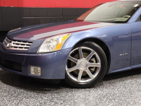 Used 2005 Cadillac XLR RWD image 19