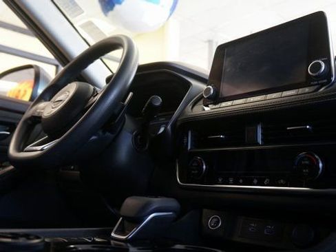 Used 2023 Nissan Rogue SV image 50