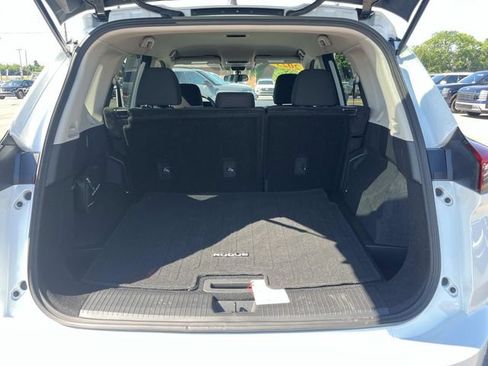 Used 2025 Nissan Rogue S FWD image 11