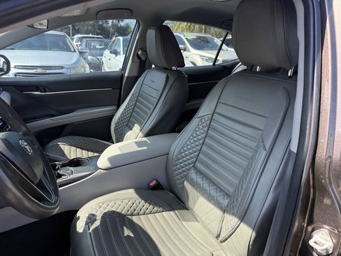 Used 2018 Toyota Camry LE FWD image 12