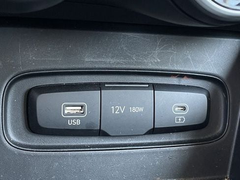 Used 2024 Hyundai Venue SEL FWD image 19