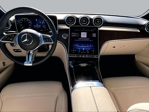 Used 2025 Mercedes-Benz C 300 4MATIC Sedan image 16