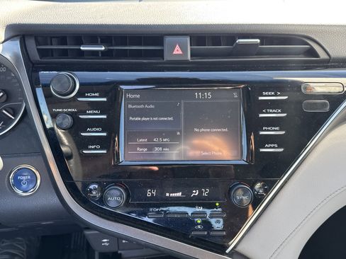 Used 2018 Toyota Camry LE image 19