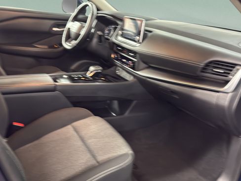 Used 2025 Nissan Rogue SV FWD image 23