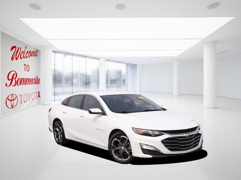 Used 2023 Chevrolet Malibu LT image 2