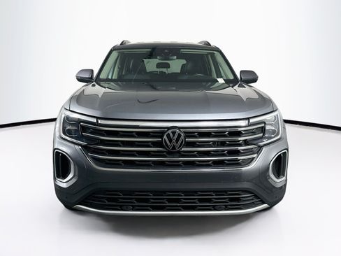 Used 2025 Volkswagen Atlas SE FWD image 2