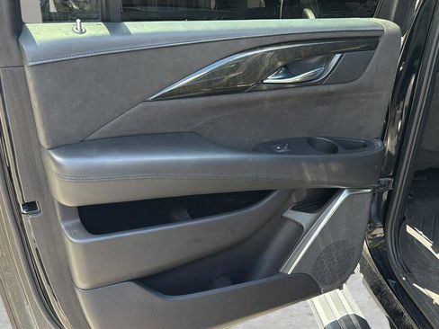 Used 2019 Cadillac Escalade ESV Platinum w/ Escalade Sport Edition AWD/4WD image 21