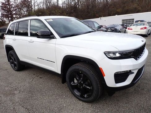 New 2025 Jeep Grand Cherokee Limited w/ Black Appearance Package image 9