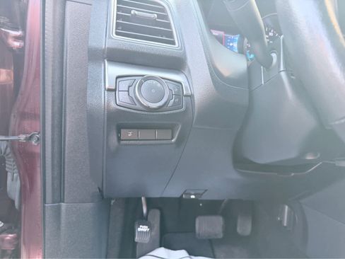 Used 2018 Ford Explorer XLT w/ Equipment Group 202A image 20