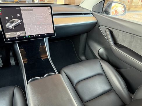 Used 2020 Tesla Model Y Long Range image 18