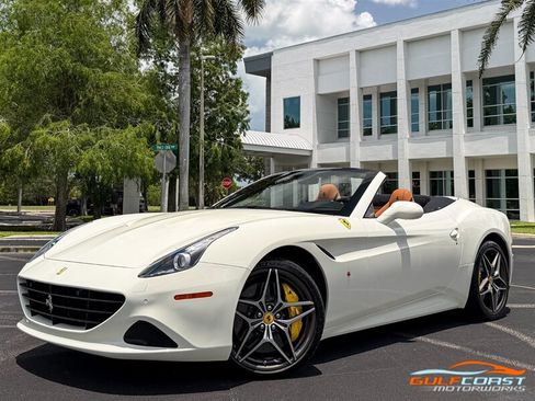 Used 2017 Ferrari California T RWD image 10