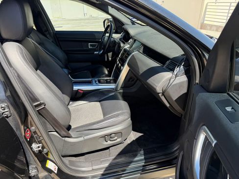 Used 2017 Land Rover Discovery Sport SE image 17