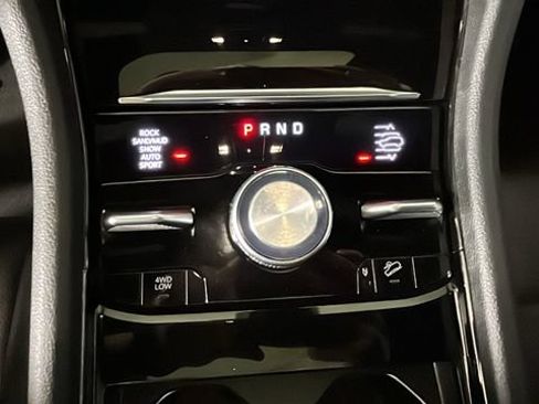 Used 2023 Jeep Grand Cherokee Overland w/ Luxury Tech Group IV AWD/4WD image 21