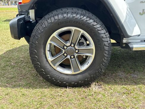 Used 2019 Jeep Wrangler Unlimited Sahara w/ Dual Top Group image 10