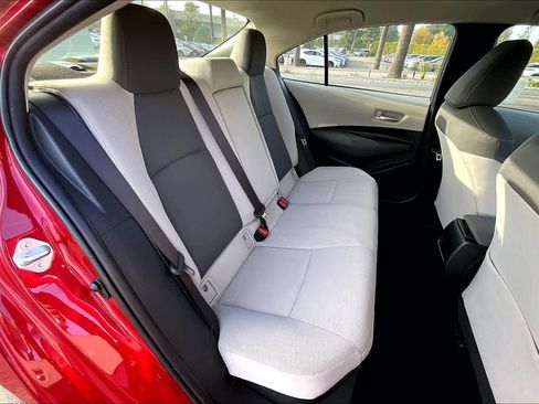 Used 2021 Toyota Corolla LE image 19