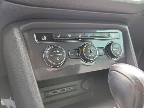 Used 2020 Volkswagen Tiguan SE R-Line image 24