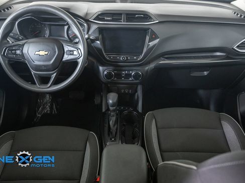 Used 2023 Chevrolet TrailBlazer LT w/ Convenience Package AWD/4WD image 3