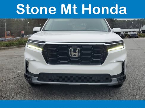 New 2025 Honda Pilot Touring image 2