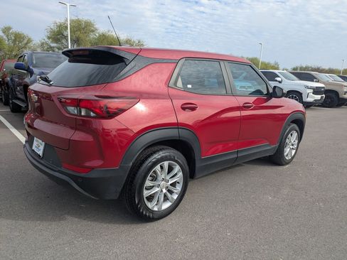 Used 2021 Chevrolet TrailBlazer LS image 2