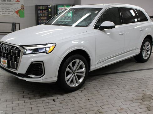 Used 2025 Audi Q7 2.0T Premium w/ Convenience Package image 3