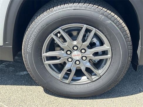 New 2025 GMC Acadia Elevation image 30