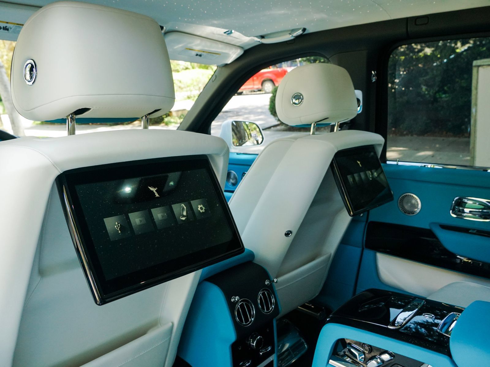 New 2027 Rolls-Royce Cullinan Black Badge AWD/4WD image 27