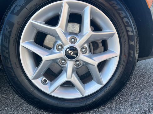 Used 2025 Kia Soul FWD image 27
