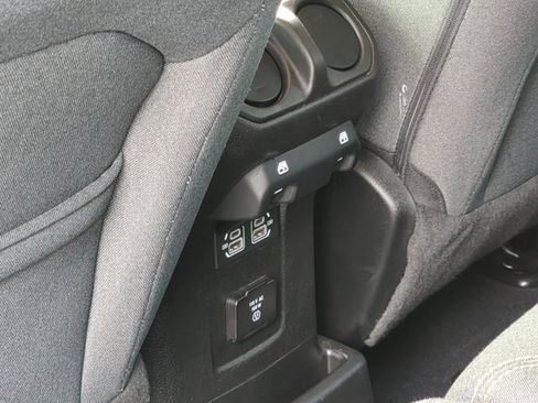 Used 2024 Jeep Wrangler Unlimited Sahara image 21