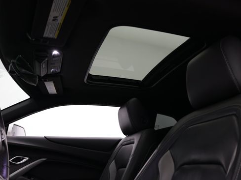 Used 2019 Chevrolet Camaro LT RWD image 5