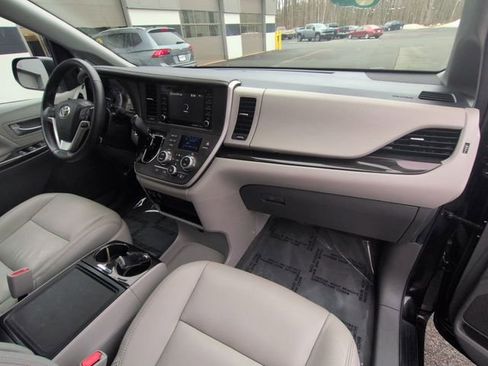 Used 2020 Toyota Sienna XLE image 27