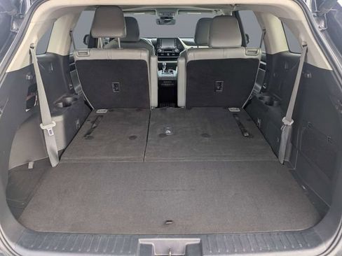 Used 2020 Toyota Highlander XLE FWD image 12