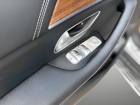 New 2026 Mercedes-Benz GLS 580 4MATIC image 12