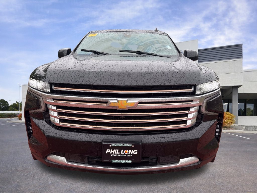 Used 2021 Chevrolet Suburban High Country w/ Premium Package 2 AWD/4WD image 2