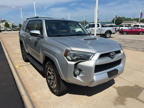 Used 2019 Toyota 4Runner TRD Off-Road Premium AWD/4WD image 2
