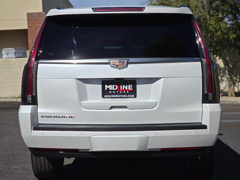 Used 2018 Cadillac Escalade ESV Platinum image 9