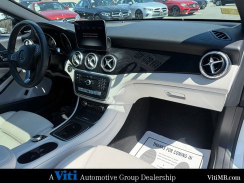 Used 2018 Mercedes-Benz CLA 250 4MATIC image 29