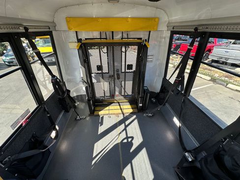 Used 2014 Chevrolet Express 3500 image 23